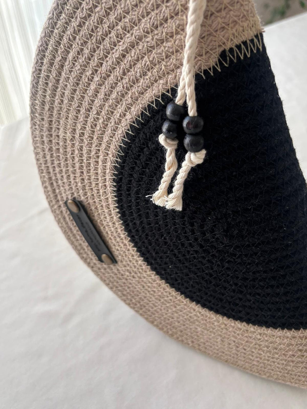 Handgewebte Jutseil-Tasche: Beige & Schwarze Boho Strandtasche