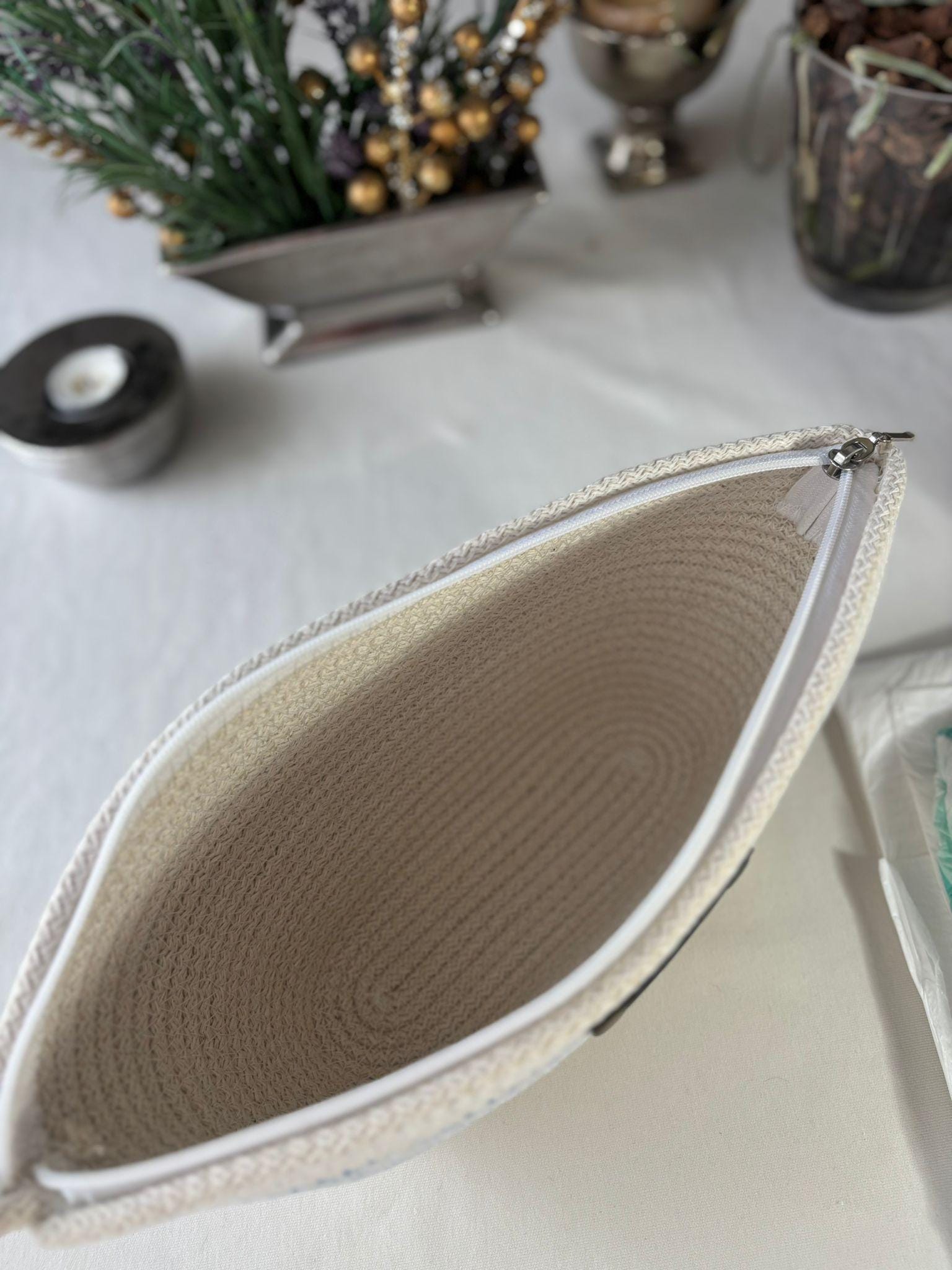 Blau-weiße handgewebte Jutetasche: Boho Strandtasche