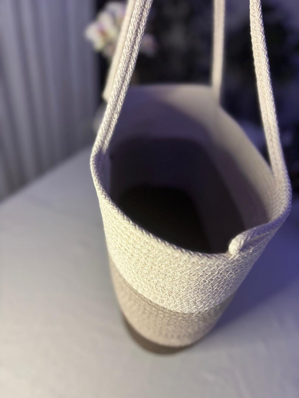 Dreifarbige handgewebte Schultertasche aus Juteseil: Baumwollfutter