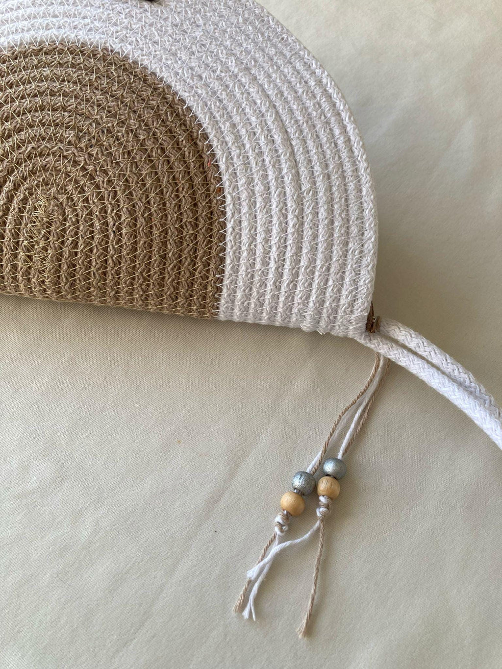 Beige-weiße handgewebte Juteseiltasche: Beige-weißes Baumwollfutter