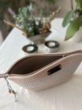 Handgewebte Jutetasche: Beige-blaue geflochtene Strandtasche