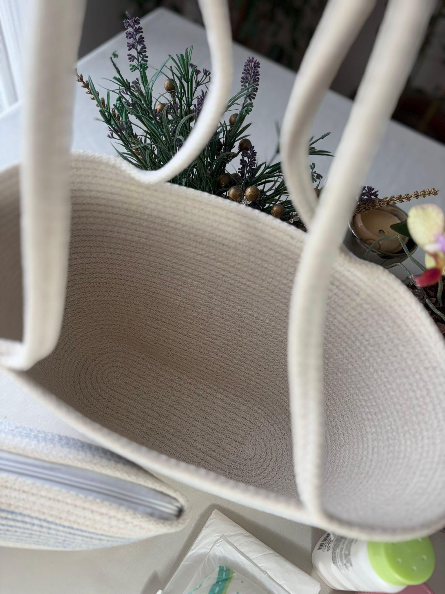 Blau-weiße handgewebte Jutetasche: Boho Strandtasche