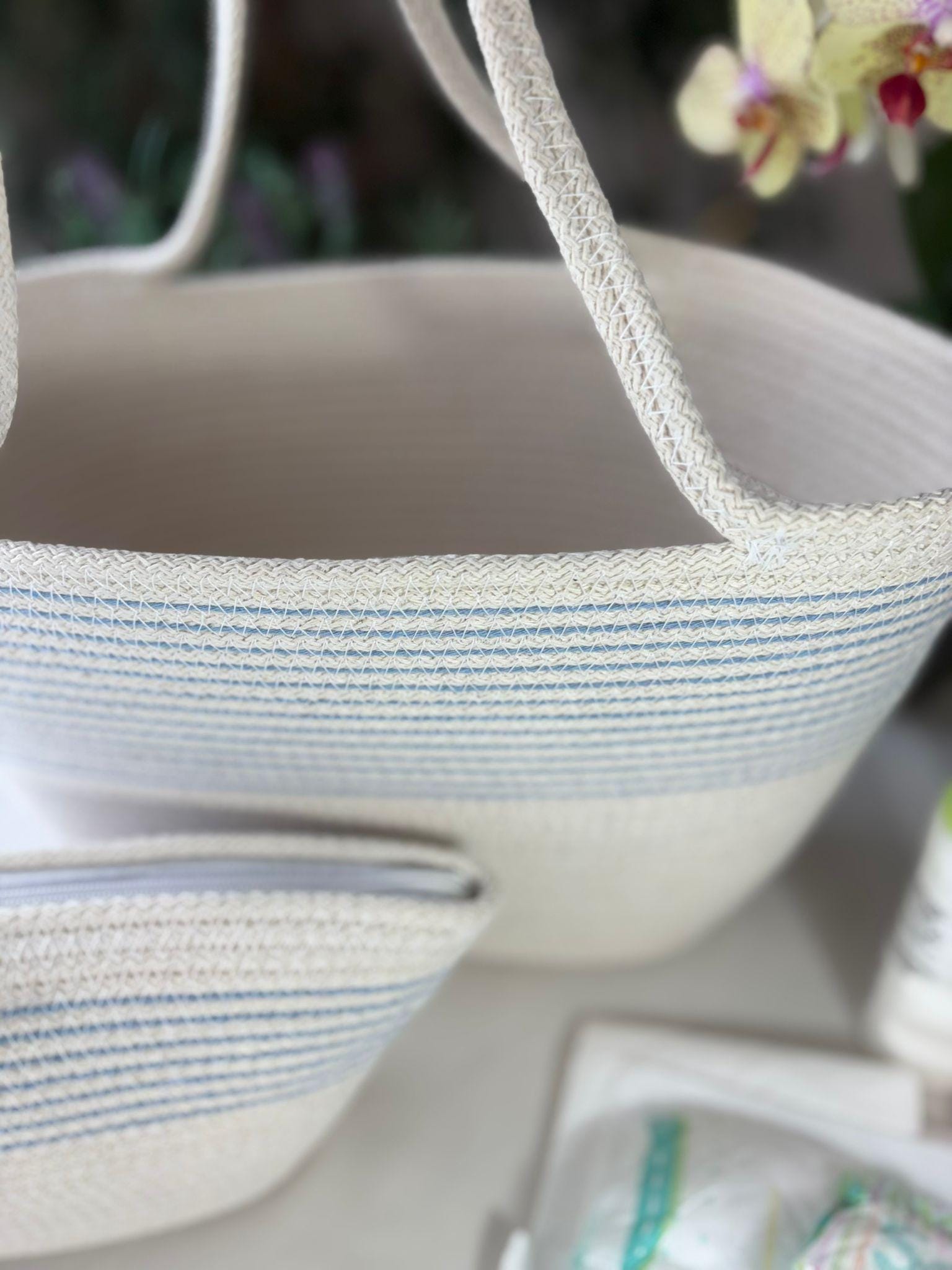 Blau-weiße handgewebte Jutetasche: Boho Strandtasche