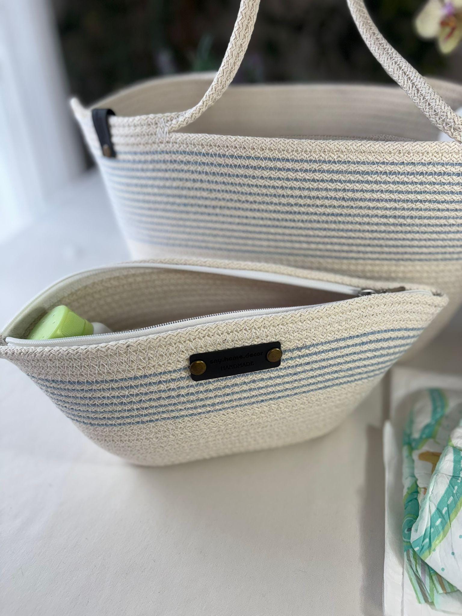 Blau-weiße handgewebte Jutetasche: Boho Strandtasche