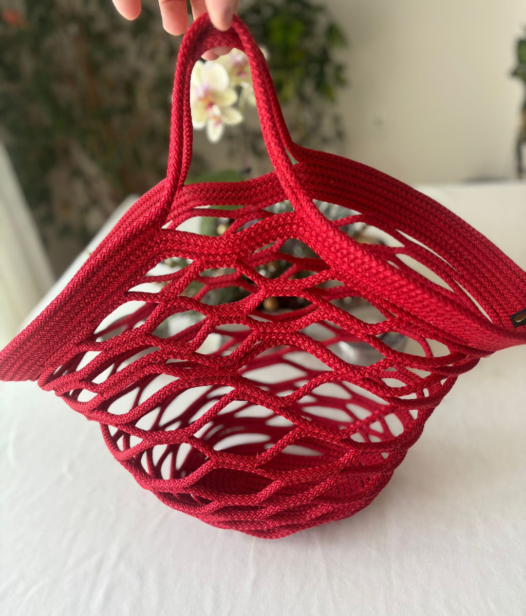 Handgemachte rote geknotete Netztasche: Umweltfreundlicher Marktbeutel.
