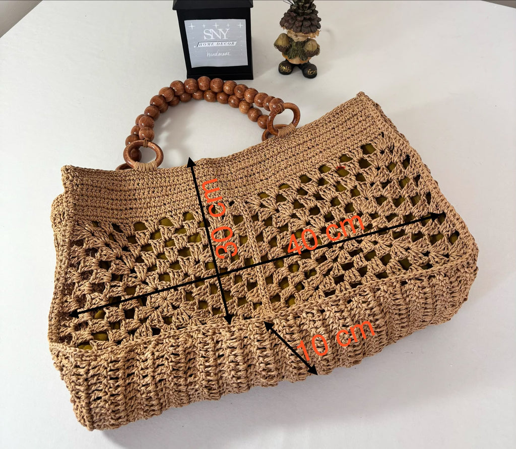 Stylish handmade summer tote bag crafted from natural raffia, perfect for beach outings, markets, and casual wear.