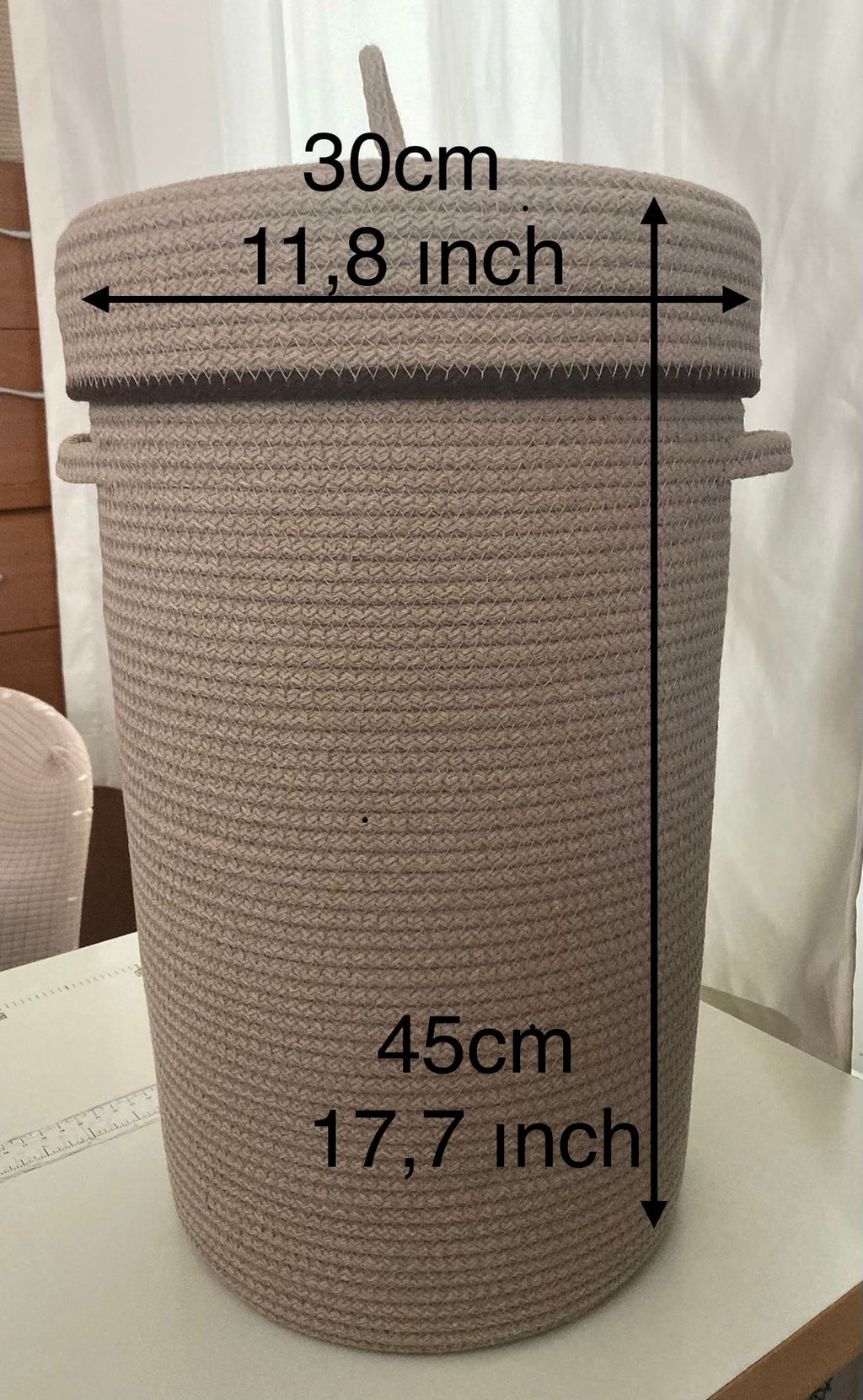 Handgefertigter Seilkorb mit Deckel, 45 cm großer geflochtener Wäschekorb