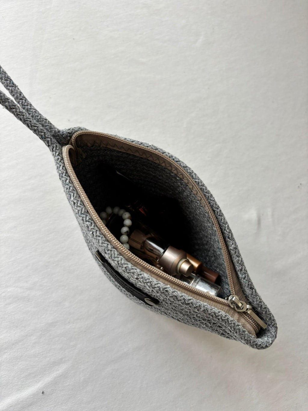 Handwoven Straw Makeup Bag: Boho Cosmetic Zipper Pouch
