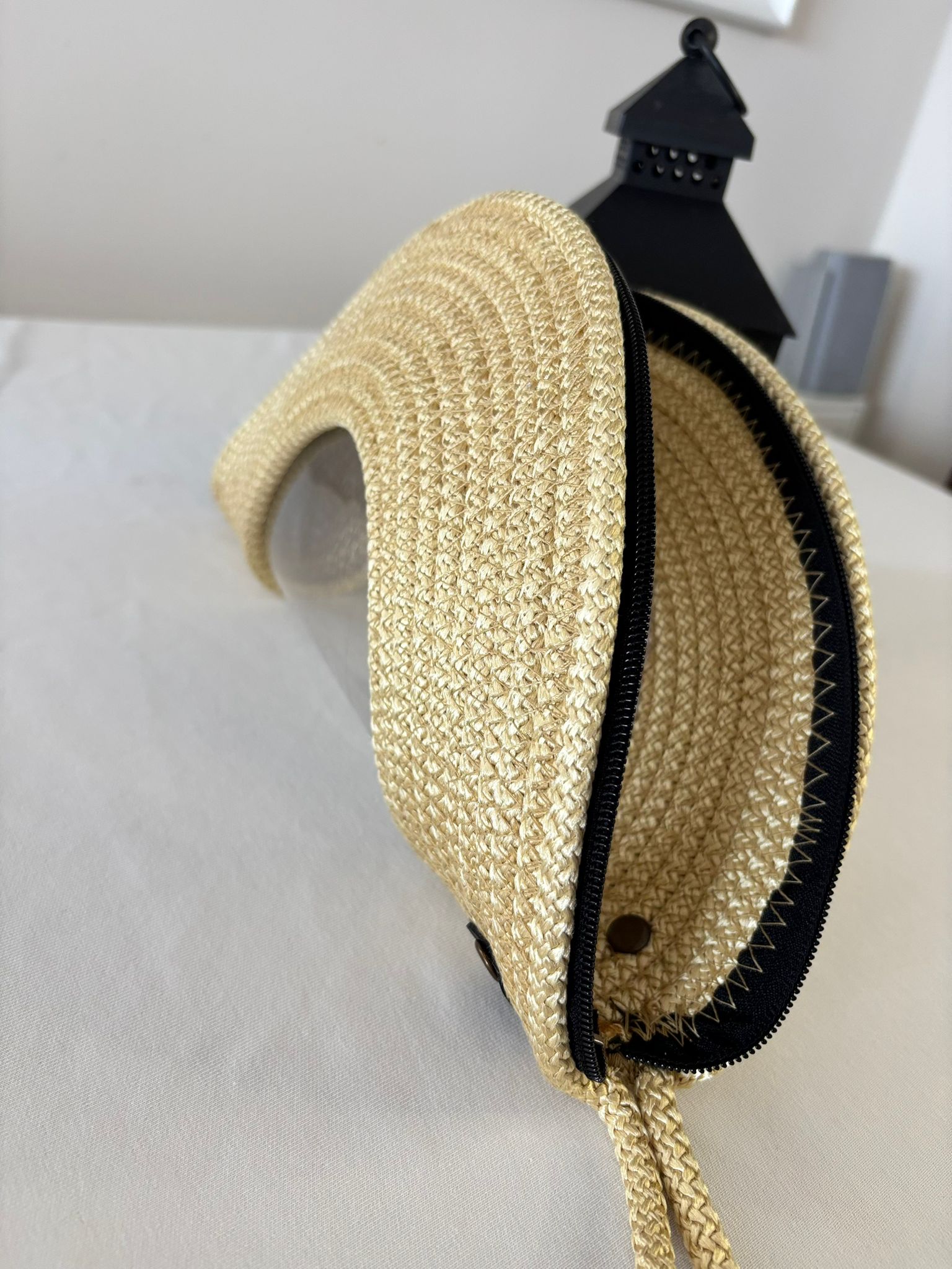Gehäkelte Halbmond-Clutch: Sommerliche Strandtasche aus Baumwolle, Seil-Armbandtasche