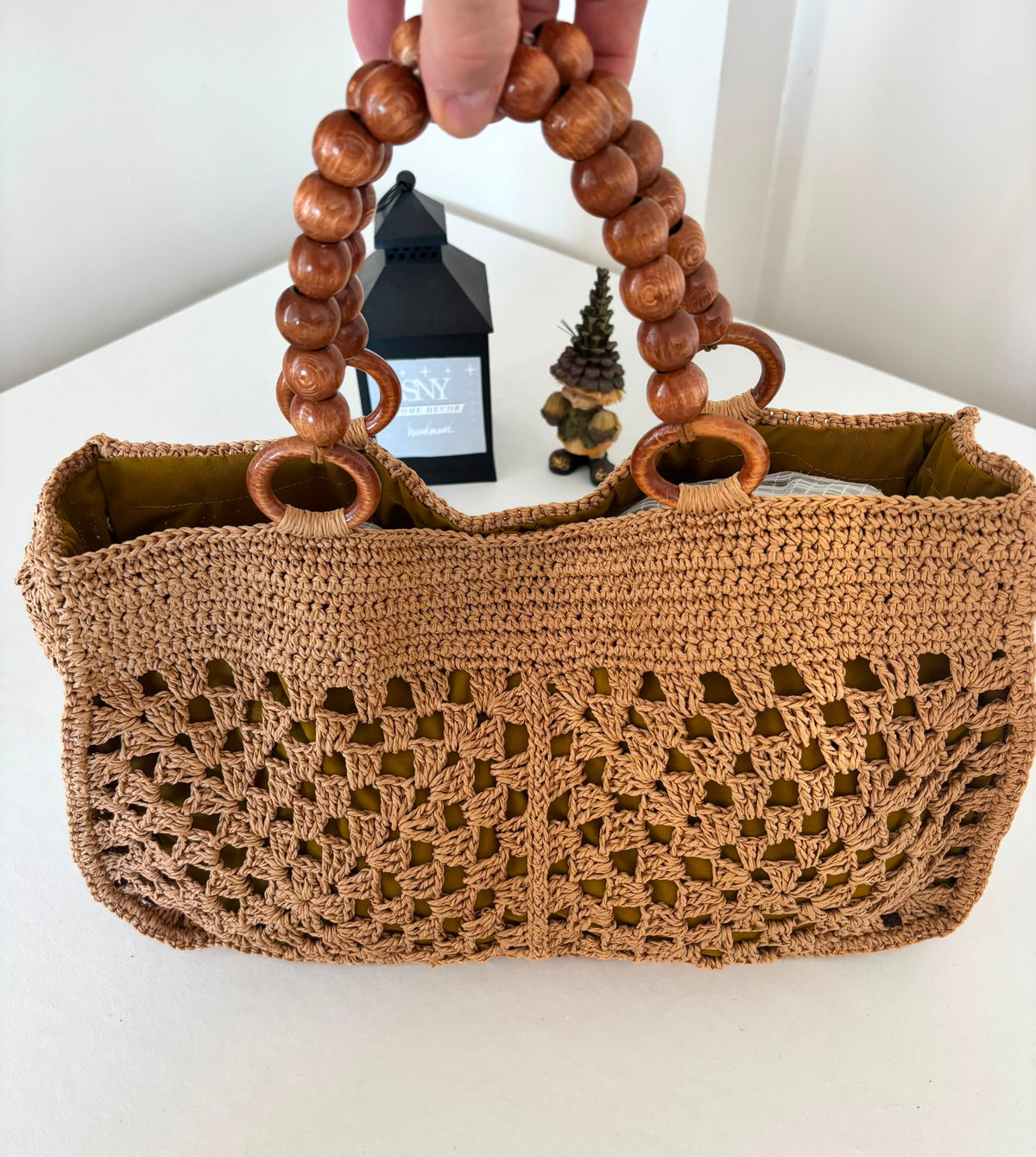 Eco-friendly raffia crochet bag made by hand, combining timeless bohemian design with practical everyday use.