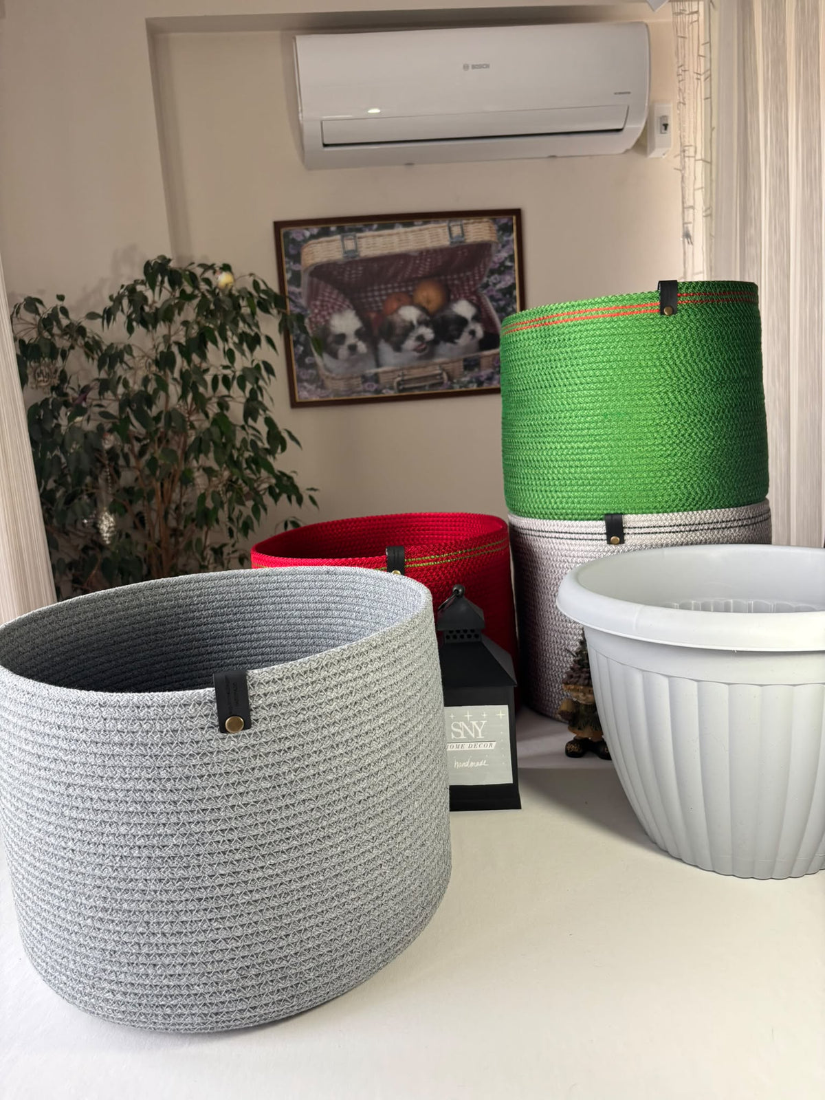 Handgemachter Baumwollseilkorb: Beige & Weiß gewebter Aufbewahrungs-Blumentopfkorb