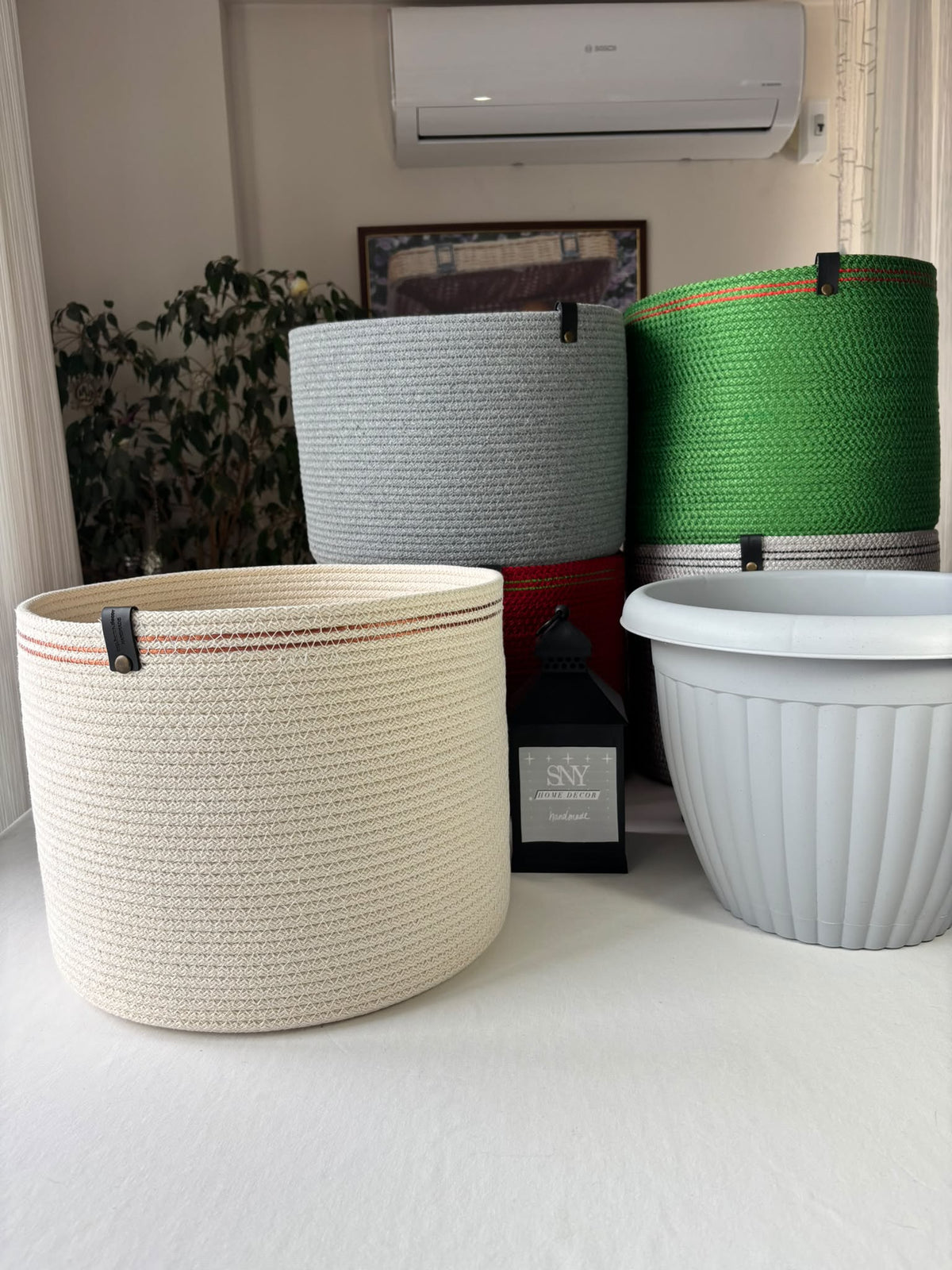 Handgemachter Baumwollseilkorb: Beige & Weiß gewebter Aufbewahrungs-Blumentopfkorb