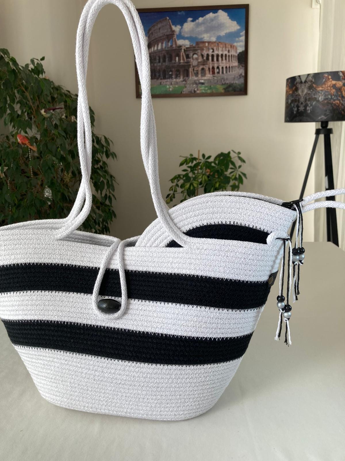Schwarz-weißes handgewebtes Juteseil-Taschenset: geflochtene Strandtasche & Clutch