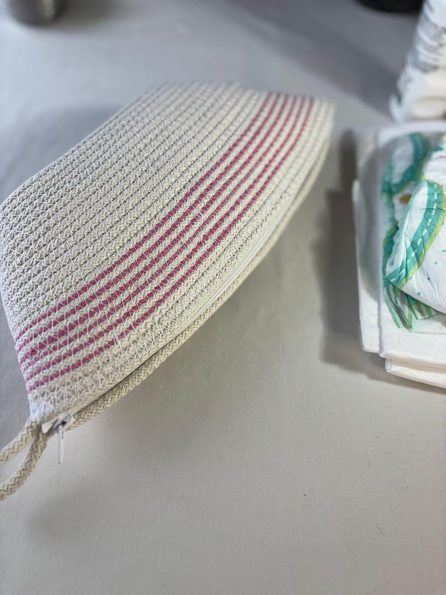 Pink & White handgefertigte Juteseil-Handtasche: Geflochtene Boho Strandtasche