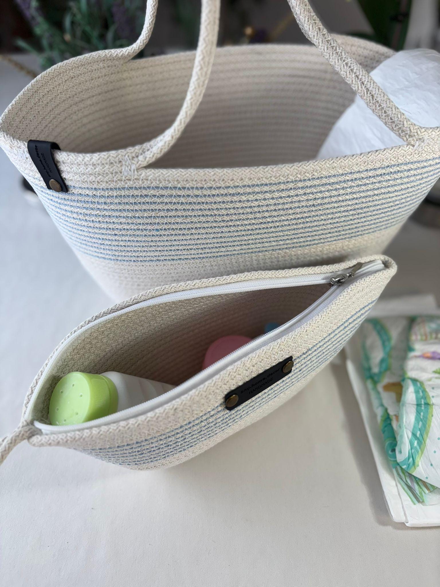 Blau-weiße handgewebte Jutetasche: Boho Strandtasche