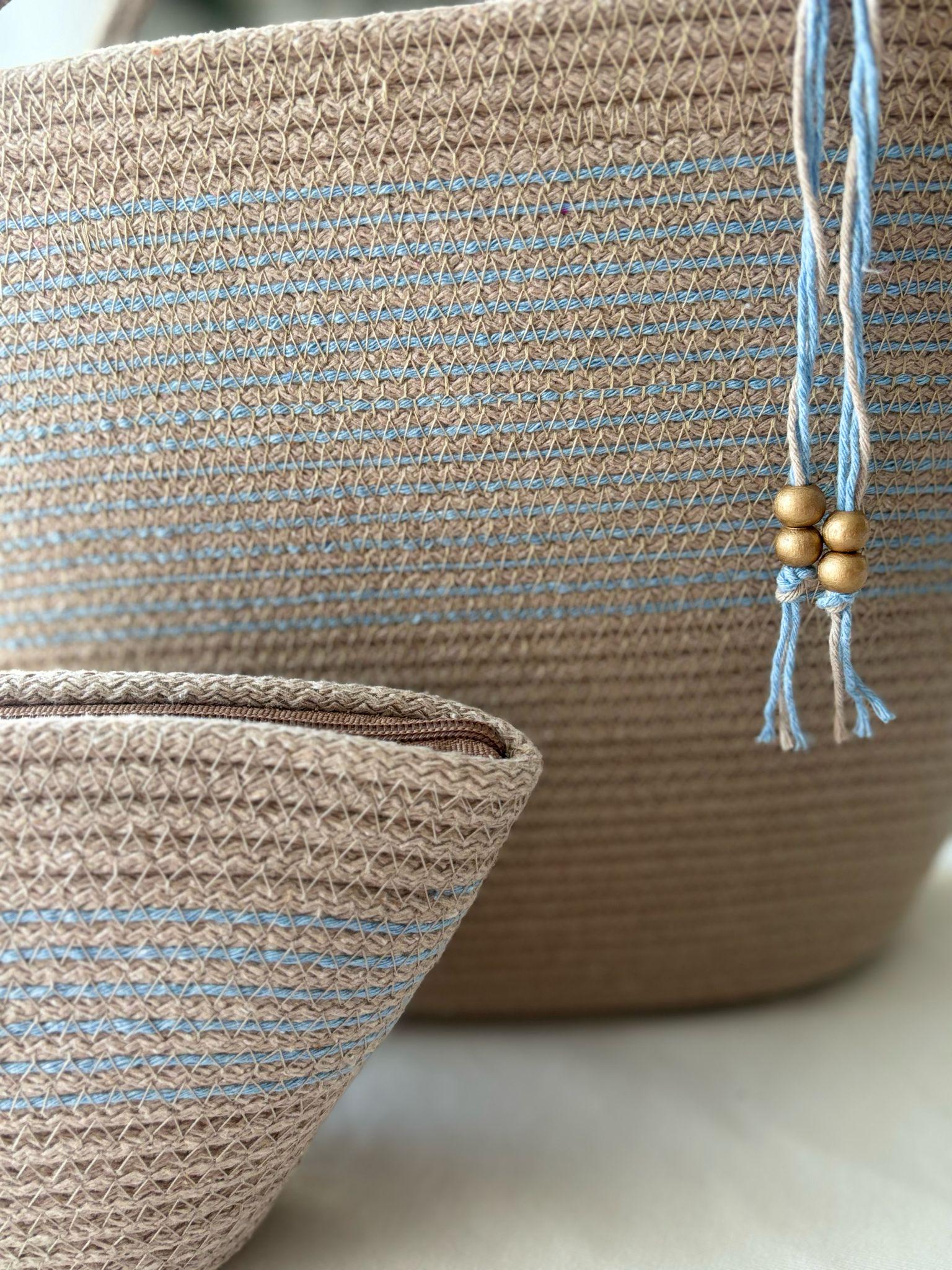 Handgewebte Jutetasche: Beige-blaue geflochtene Strandtasche