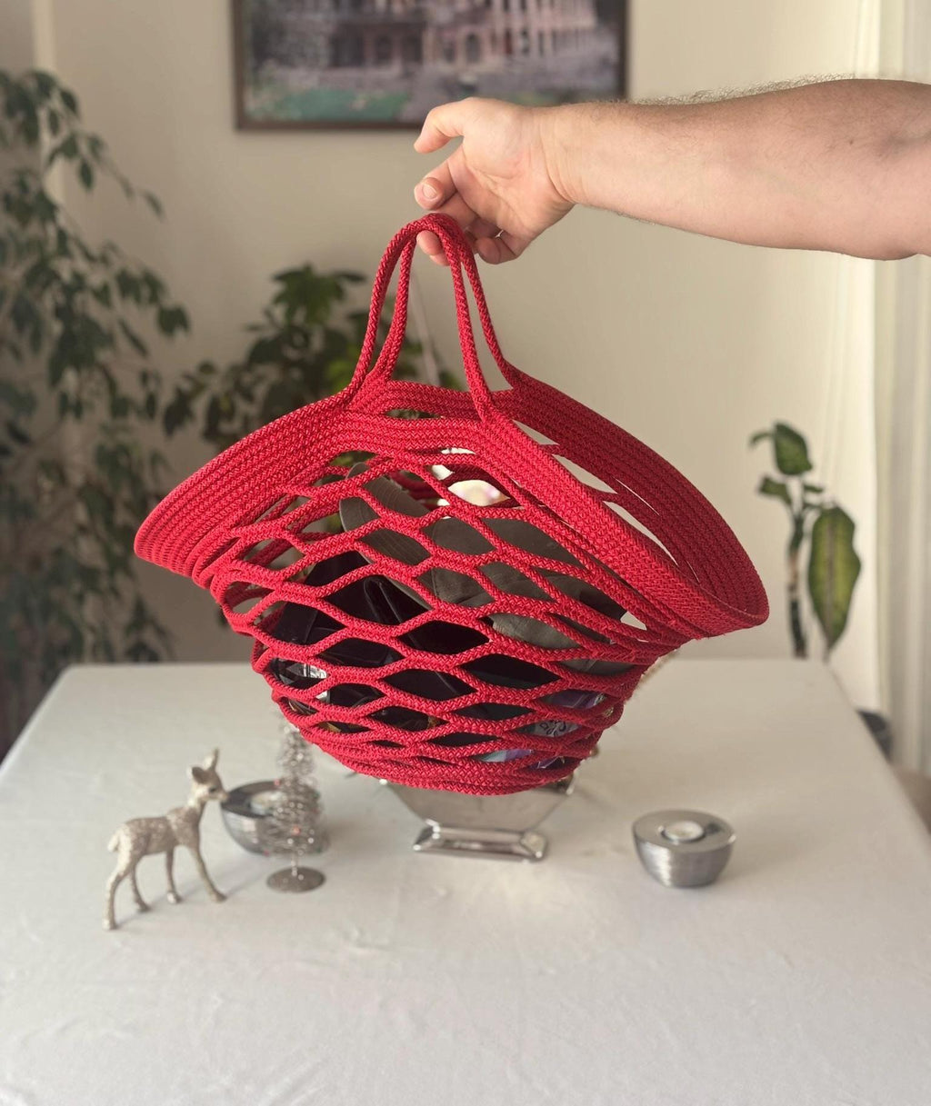 Handgemachte rote geknotete Netztasche: Umweltfreundlicher Marktbeutel.