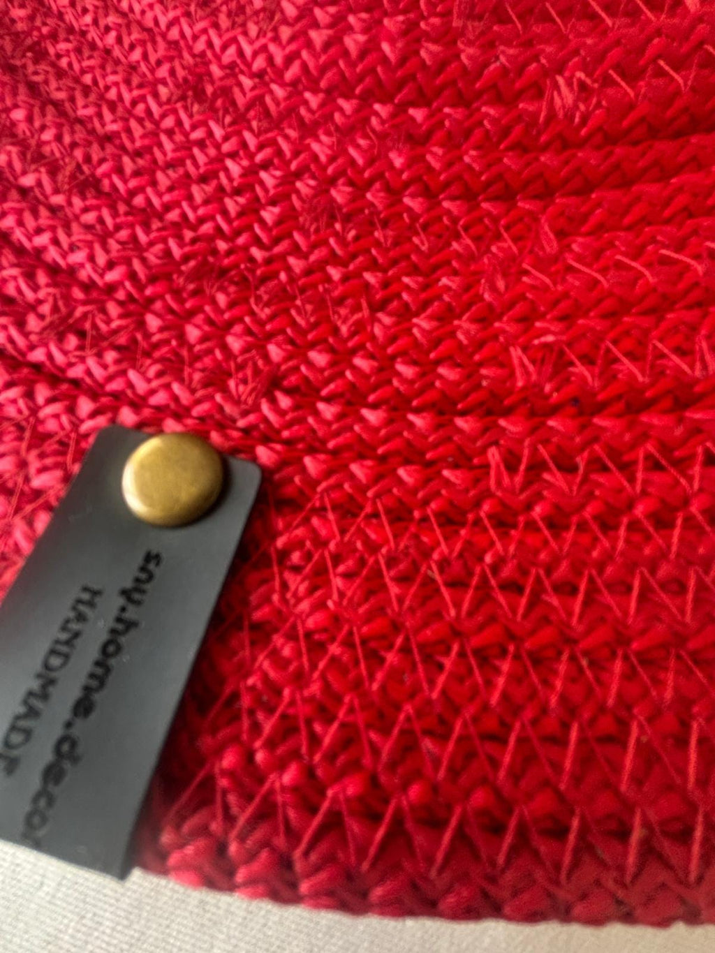 Handgemachte rote geknotete Netztasche: Umweltfreundlicher Marktbeutel.