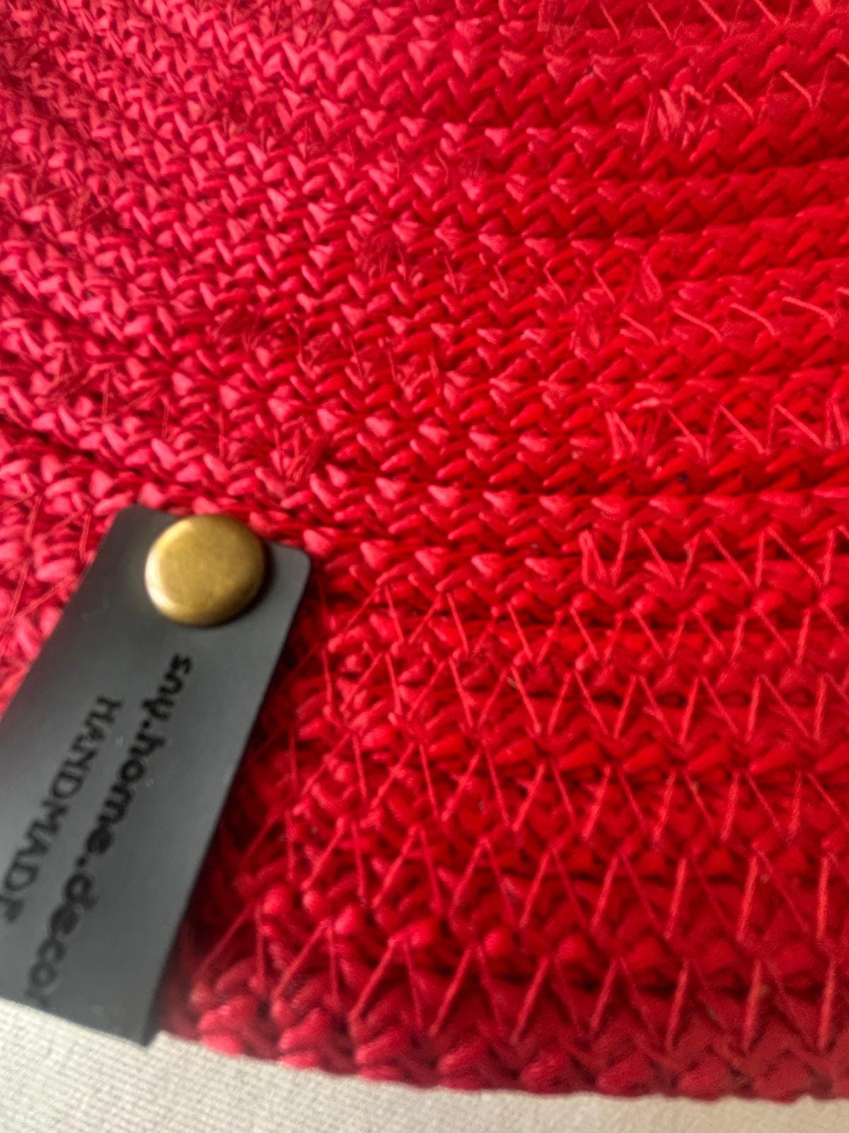 Handgemachte rote geknotete Netztasche: Umweltfreundlicher Marktbeutel.