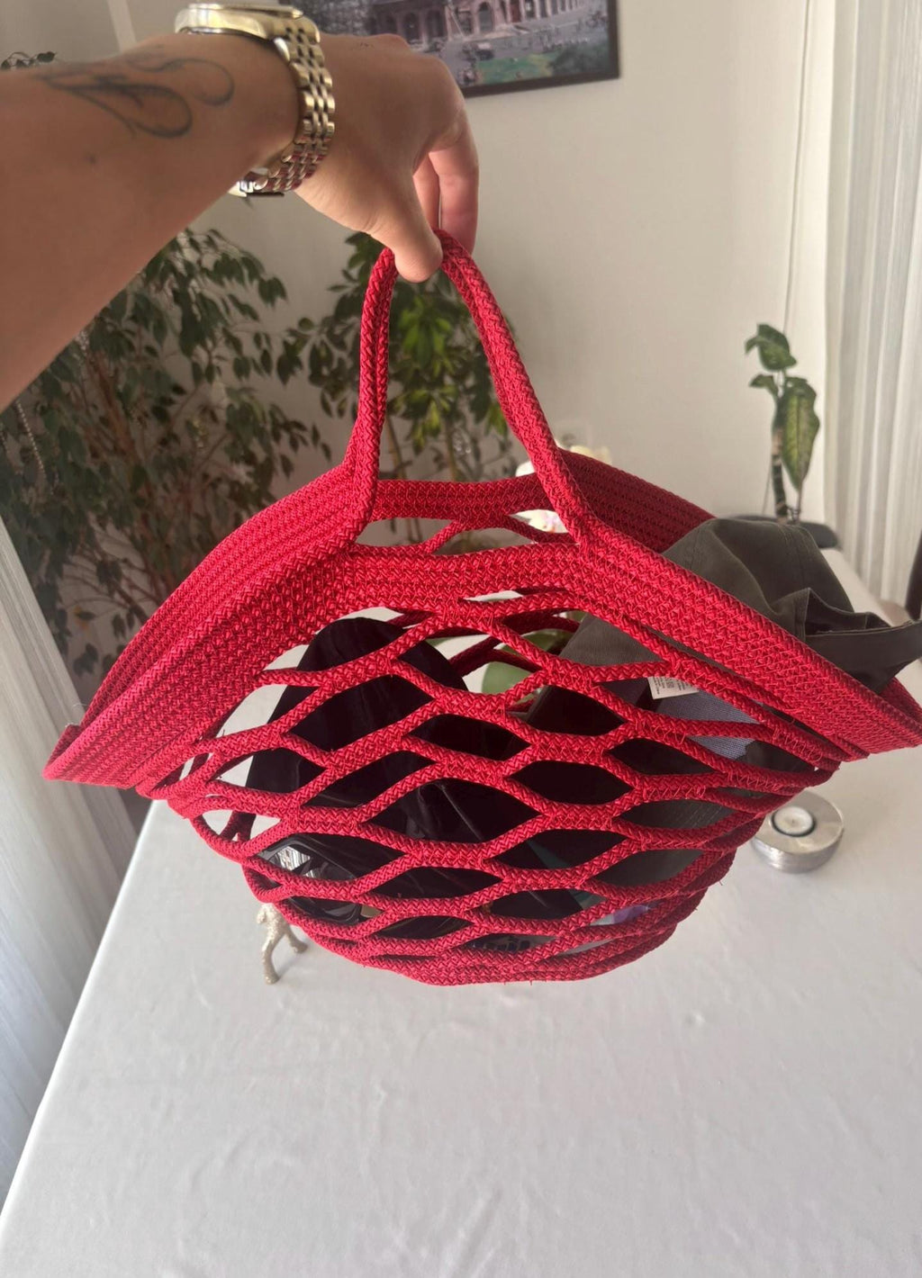 Handgemachte rote geknotete Netztasche: Umweltfreundlicher Marktbeutel.
