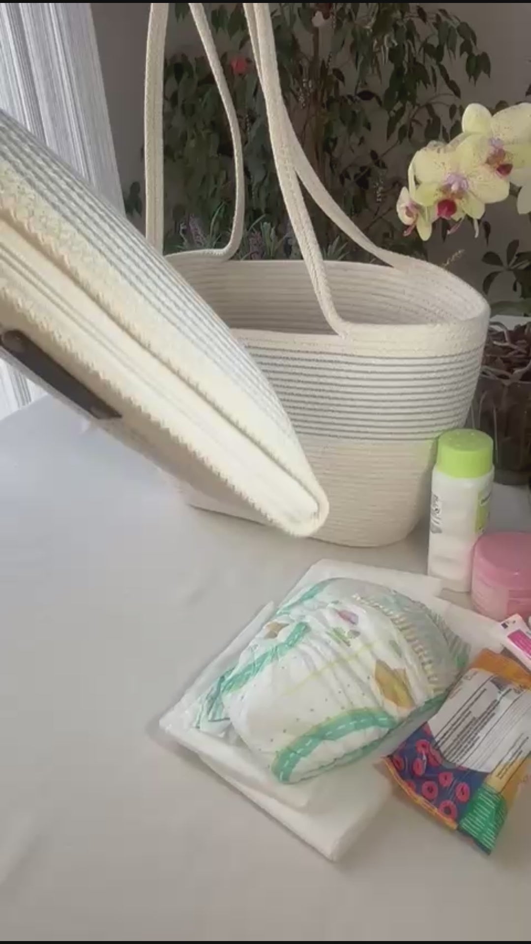Blau-weiße handgewebte Jutetasche: Boho Strandtasche